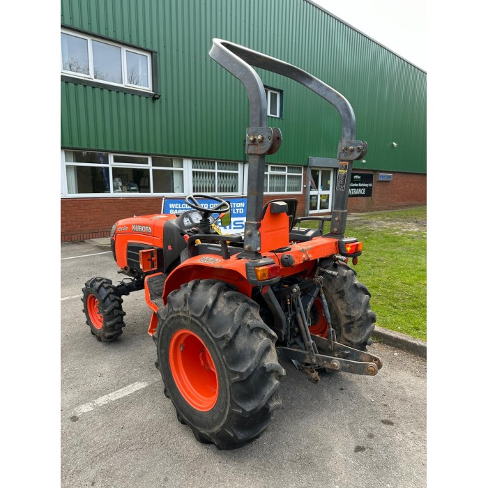 Kubota B3030 Compact Utility Tractor 4WD